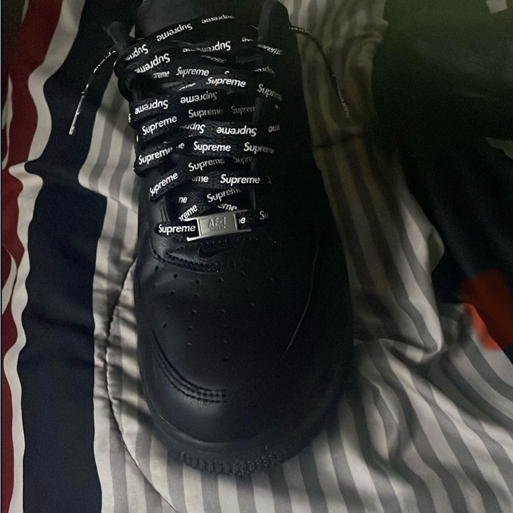 Supreme Black Sneakers Low-Top Casual Style